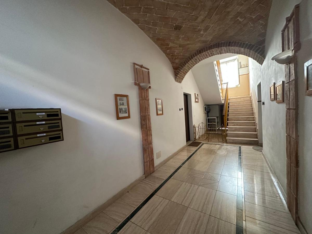 Casa Susanna - Delizioso Piano Terra, Centralissimo, Superservito, Tranquillo, Appena Fuori Ztl Parcheggio Libero Terni Zewnętrze zdjęcie